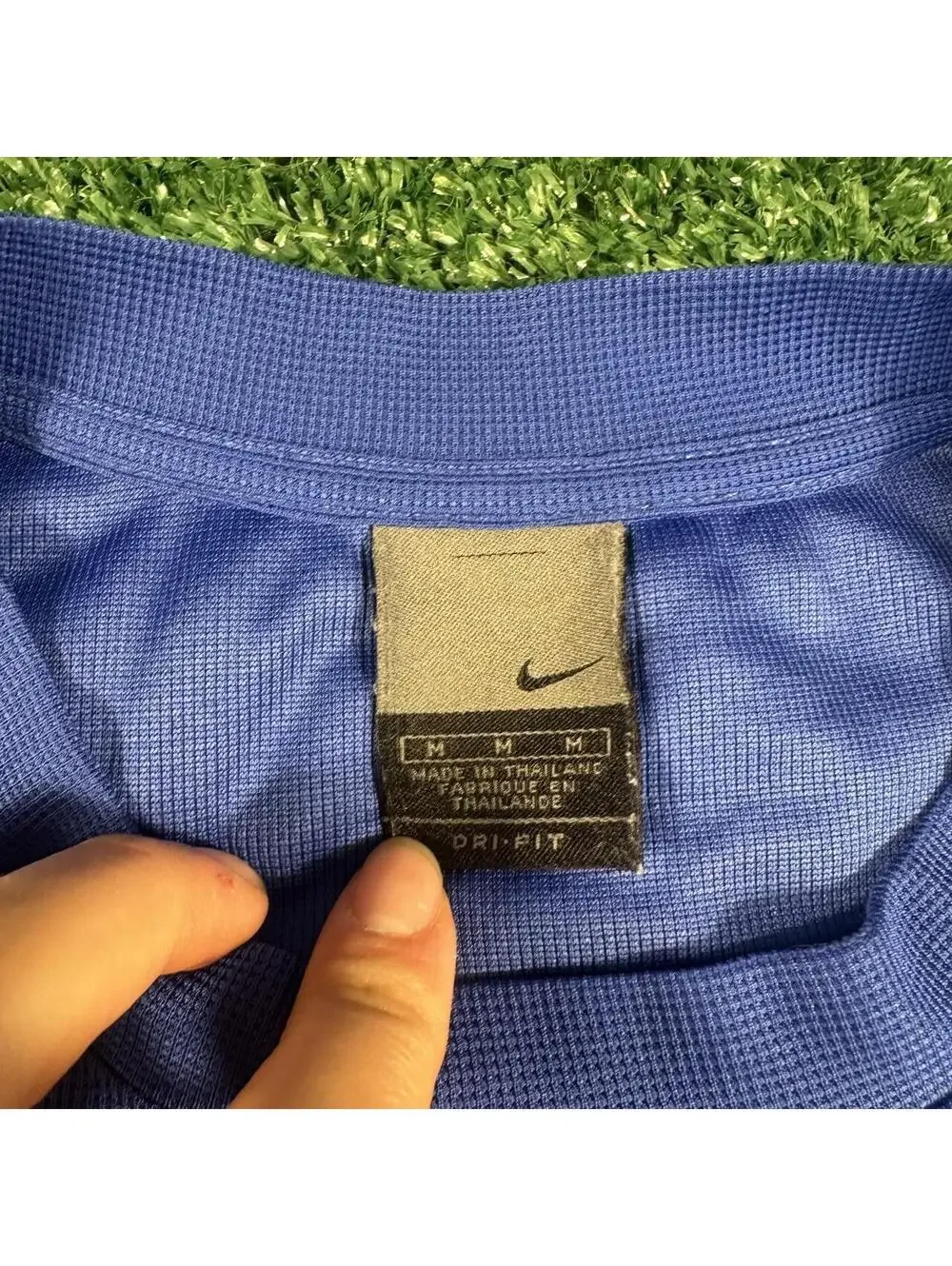 Retro 2000s Y2K silver tag Nike Dri-Fit blue t-shirt short sleeve shirt size med